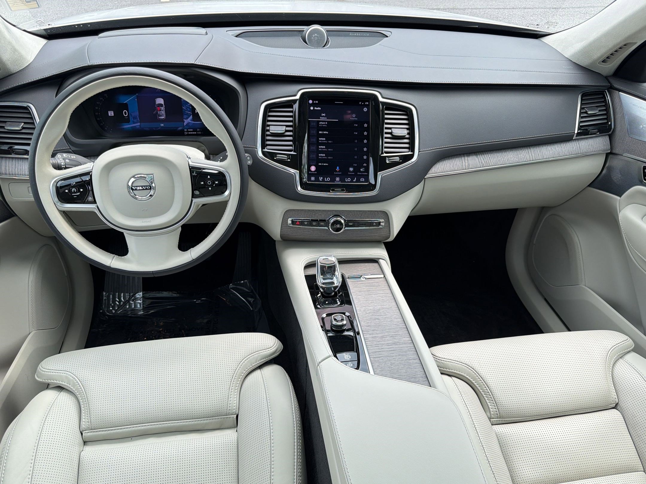 Certified 2023 Volvo XC90 T8 Ultimate w/ Lounge Package AWD/4WD image 16