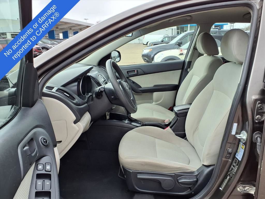 Used 2011 Kia Forte EX image 19