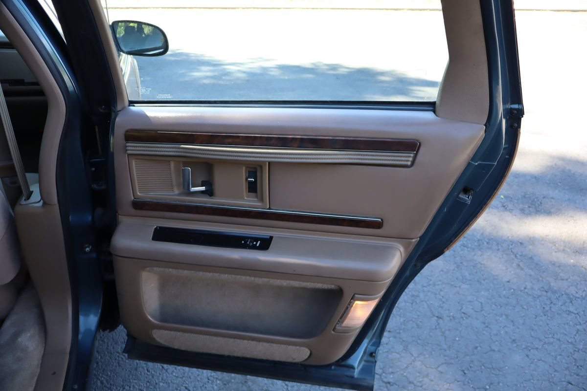 Used 1996 Buick Roadmaster Estate RWD image 26