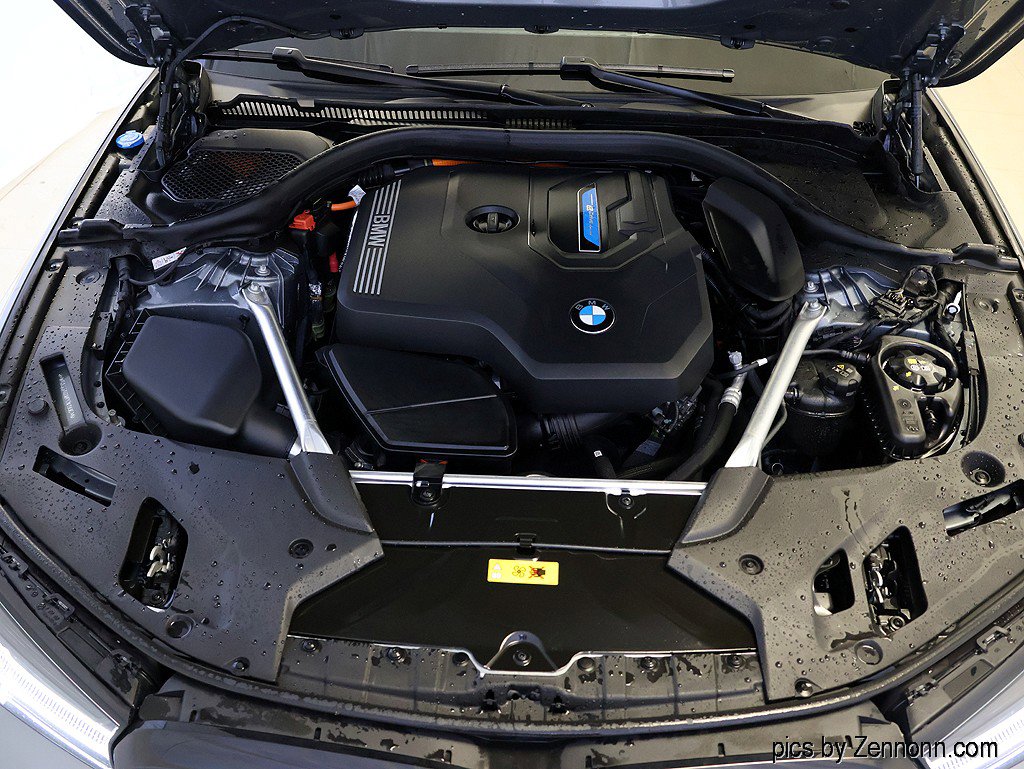 Certified 2023 BMW 530e xDrive w/ Premium Package image 39