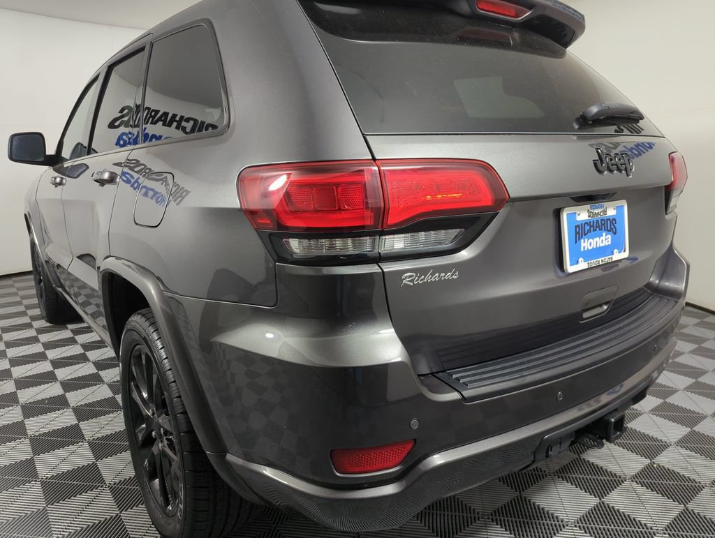 Used 2021 Jeep Grand Cherokee Laredo X RWD image 2