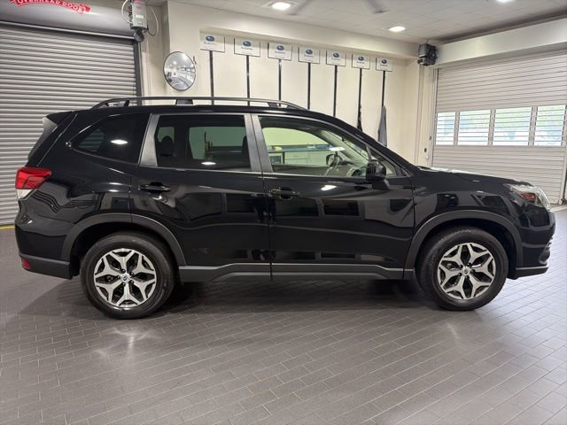 Used 2023 Subaru Forester Premium AWD/4WD image 6