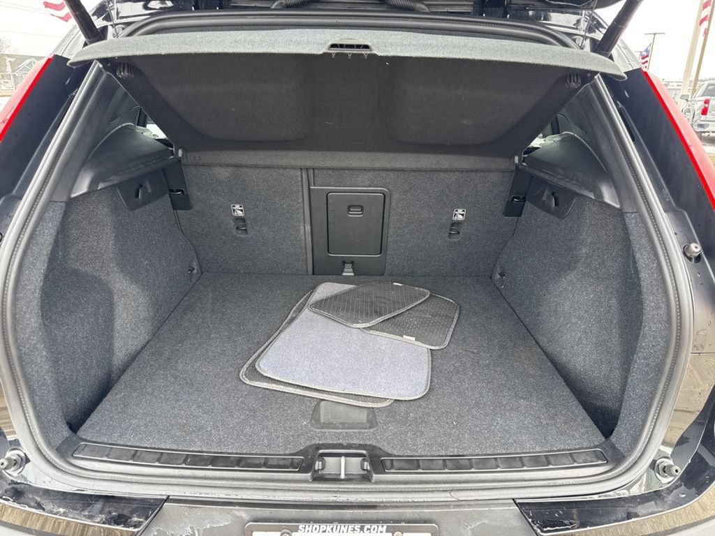 Used 2024 Volvo XC40 B5 Core AWD/4WD image 42
