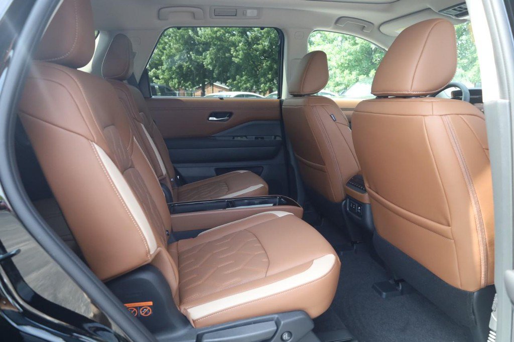 New 2026 Nissan Pathfinder Platinum AWD/4WD image 22