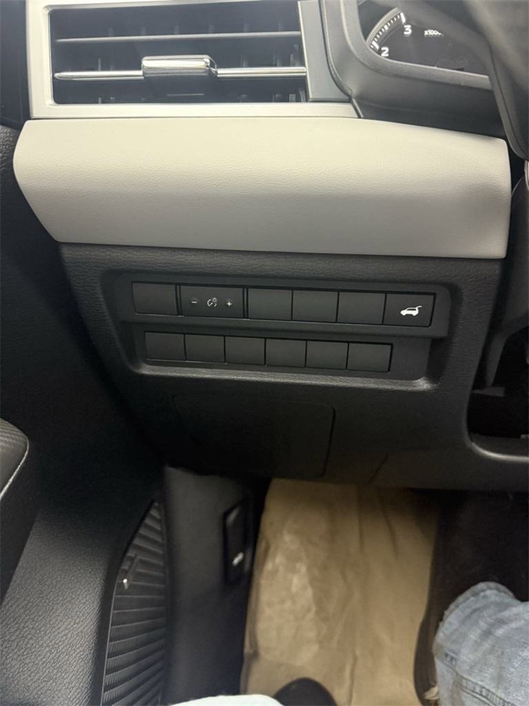 New 2025 Mitsubishi Outlander SE image 20