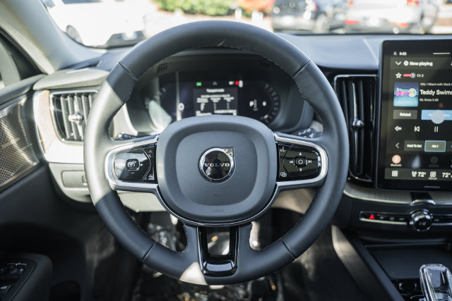 New 2027 Volvo XC60 B5 Plus AWD/4WD image 31