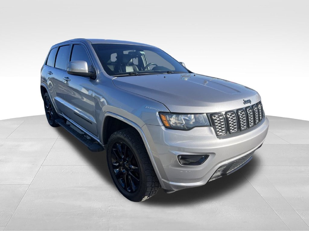 Used 2018 Jeep Grand Cherokee Altitude AWD/4WD image 17