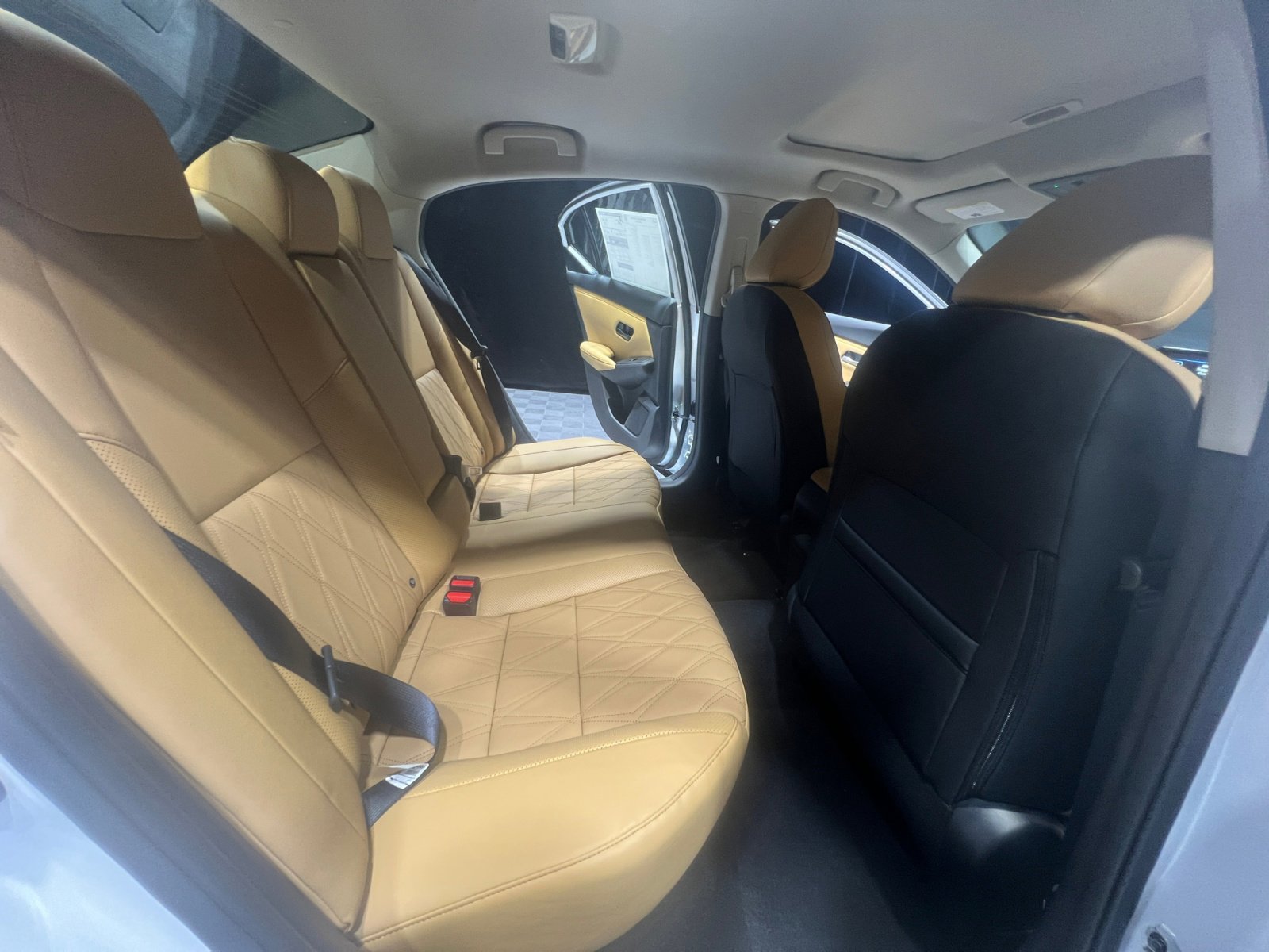 New 2025 Nissan Sentra SV w/ SV Premium Package image 18