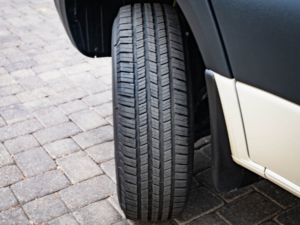 Used 2024 Mercedes-Benz Sprinter 2500 image 40