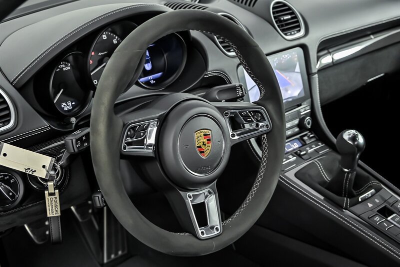 Used 2022 Porsche 718 Boxster Spyder RWD image 19