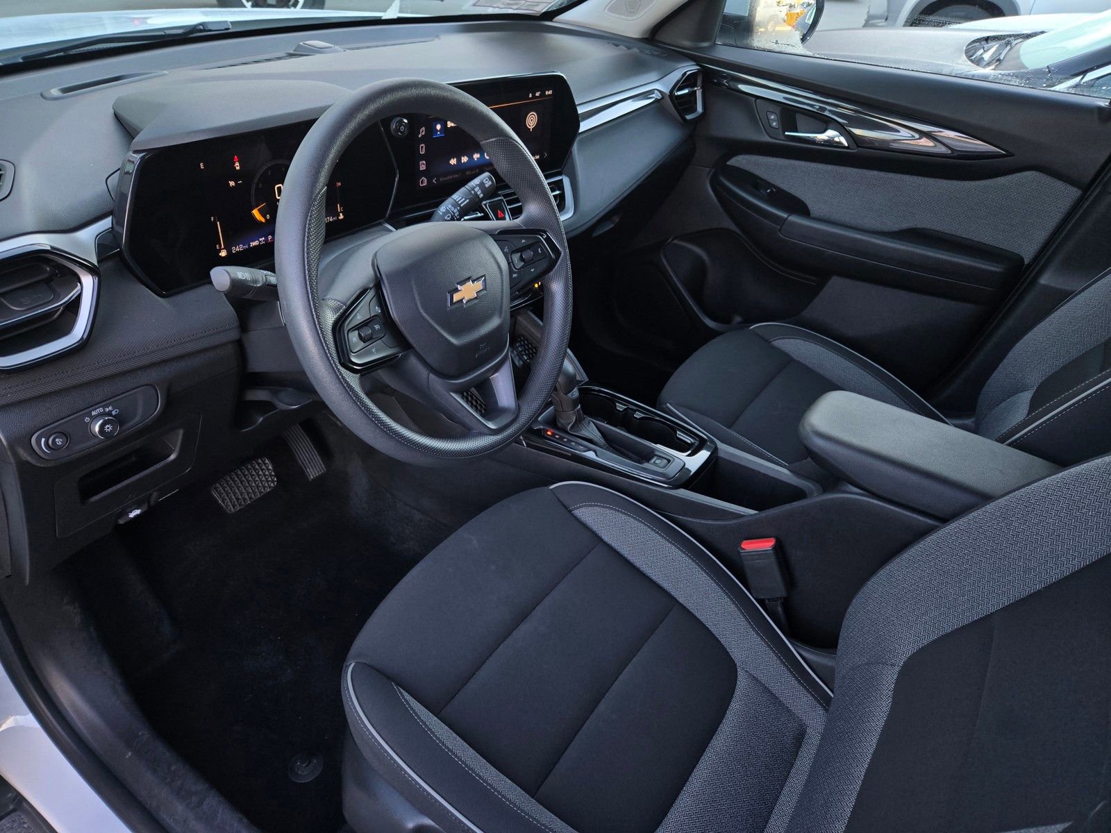 Used 2025 Chevrolet TrailBlazer LT image 8