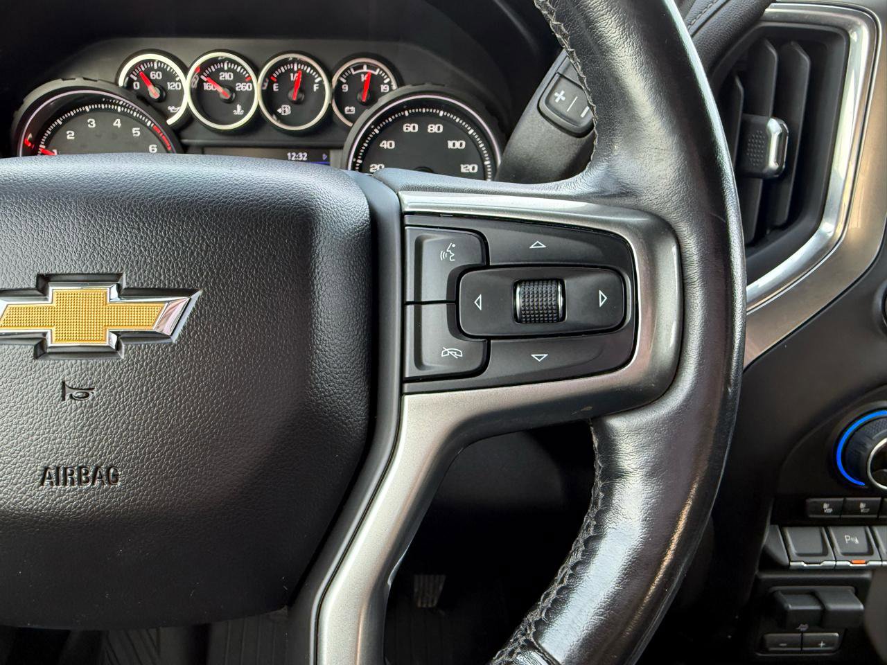 Used 2021 Chevrolet Silverado 1500 LTZ AWD/4WD image 23