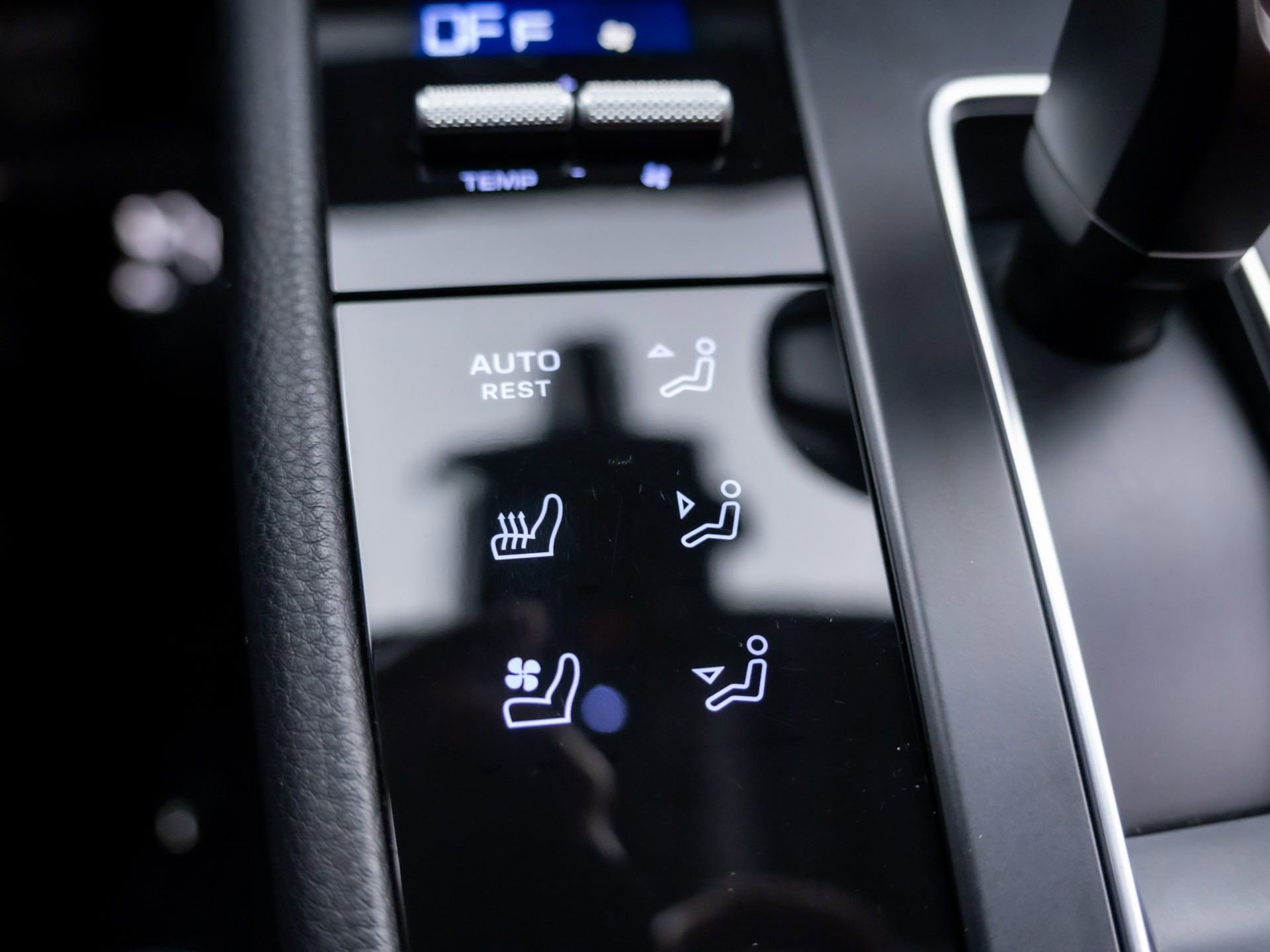 Certified 2023 Porsche Macan Turbo image 21