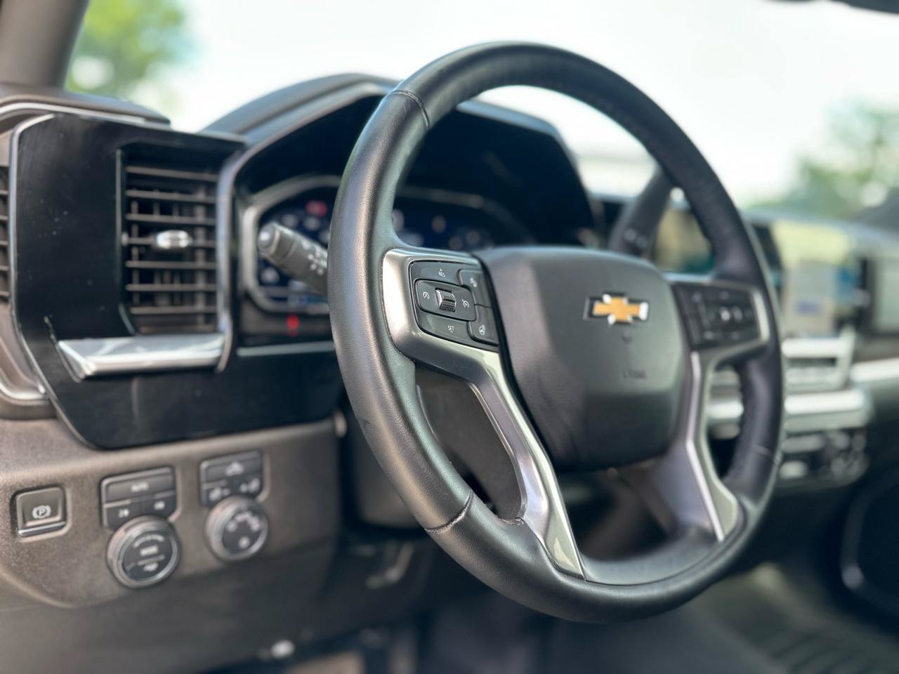 Used 2024 Chevrolet Silverado 1500 LT AWD/4WD image 12