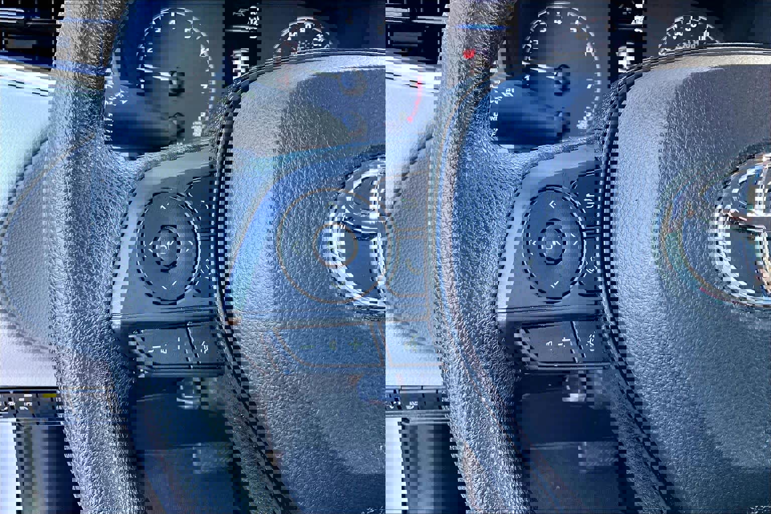 Used 2023 Toyota Corolla Cross L image 22