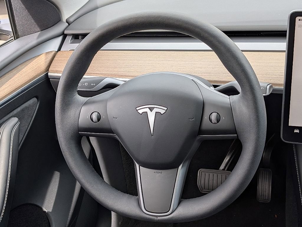 Used 2024 Tesla Model Y Long Range AWD/4WD image 24