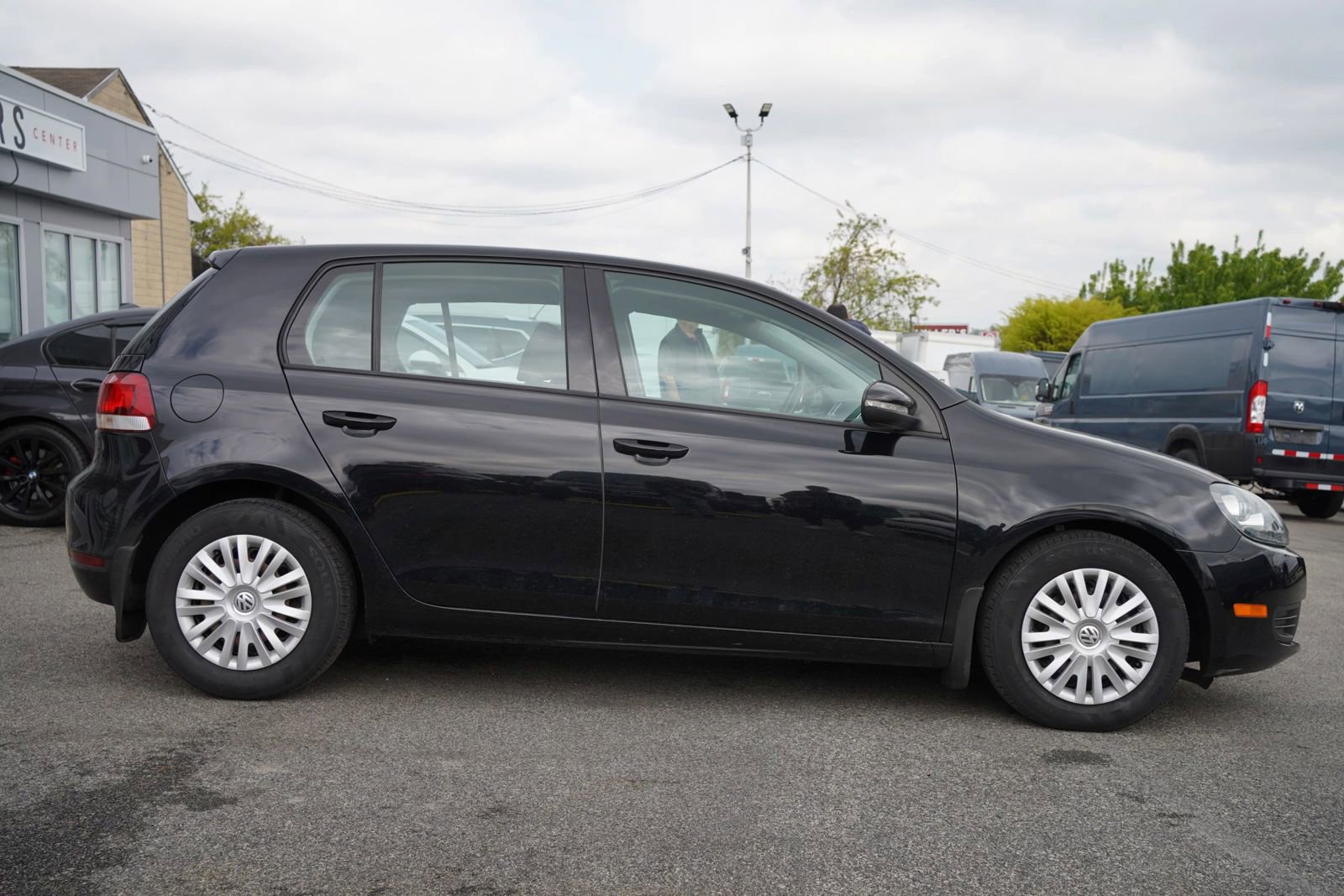 Used 2013 Volkswagen Golf 4-Door image 5