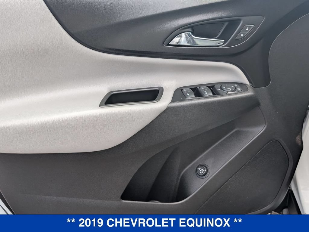 Used 2019 Chevrolet Equinox LT w/ Sun & Navigation Package AWD/4WD image 11