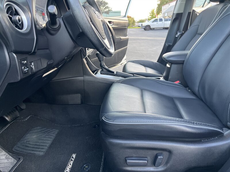 Used 2018 Toyota Corolla XLE w/ Carpet Mat Package (TMS) FWD image 23