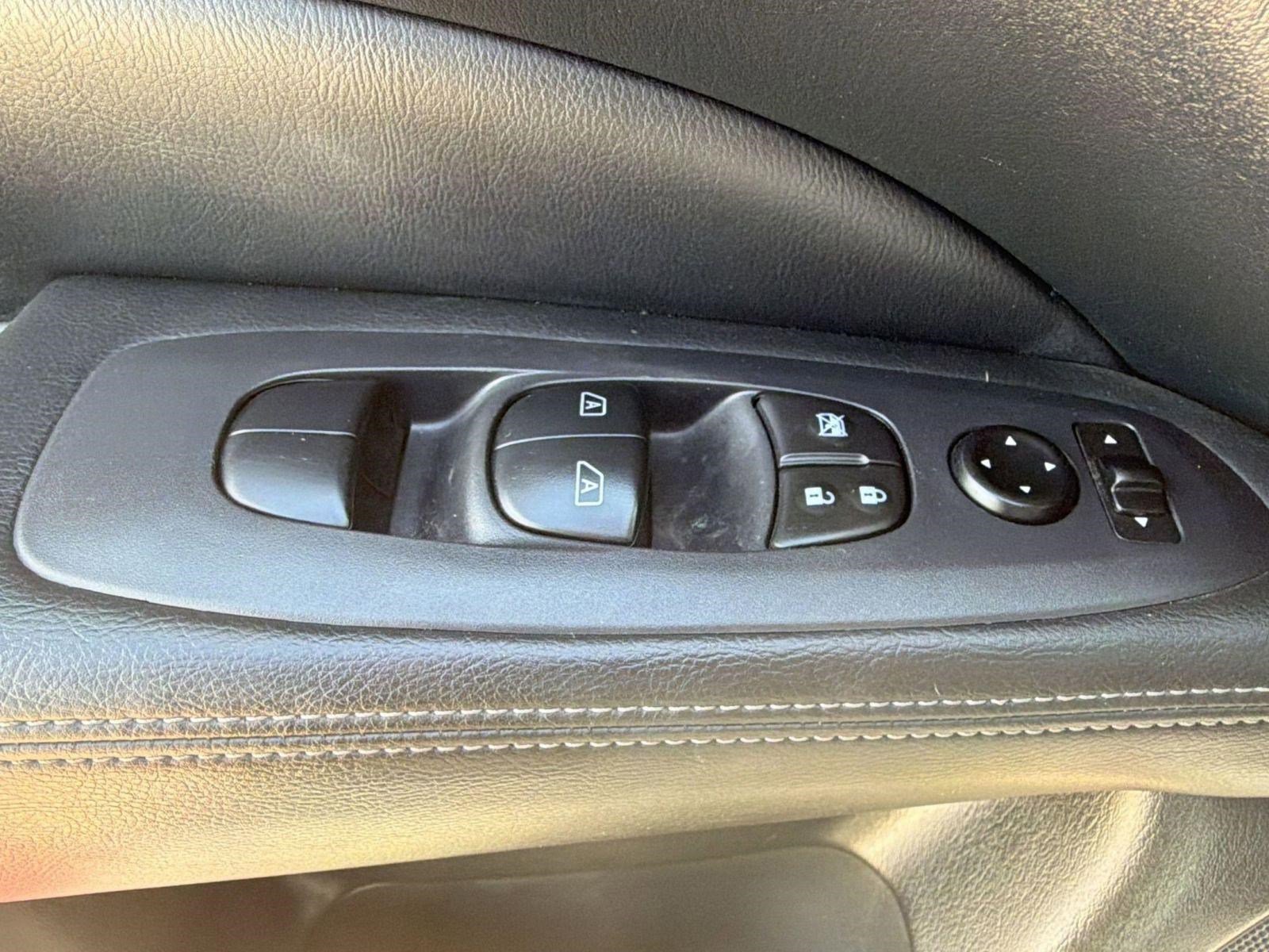 Used 2019 Nissan Pathfinder SV image 12