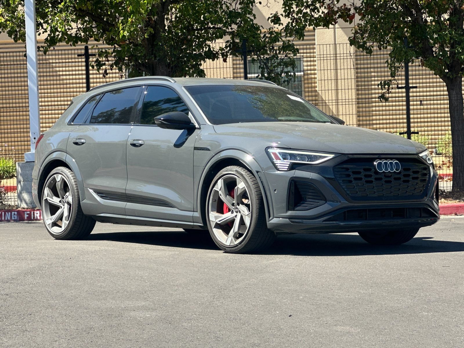 Used 2024 Audi SQ8 e-tron Premium Plus w/ Black Optic Package AWD/4WD image 8