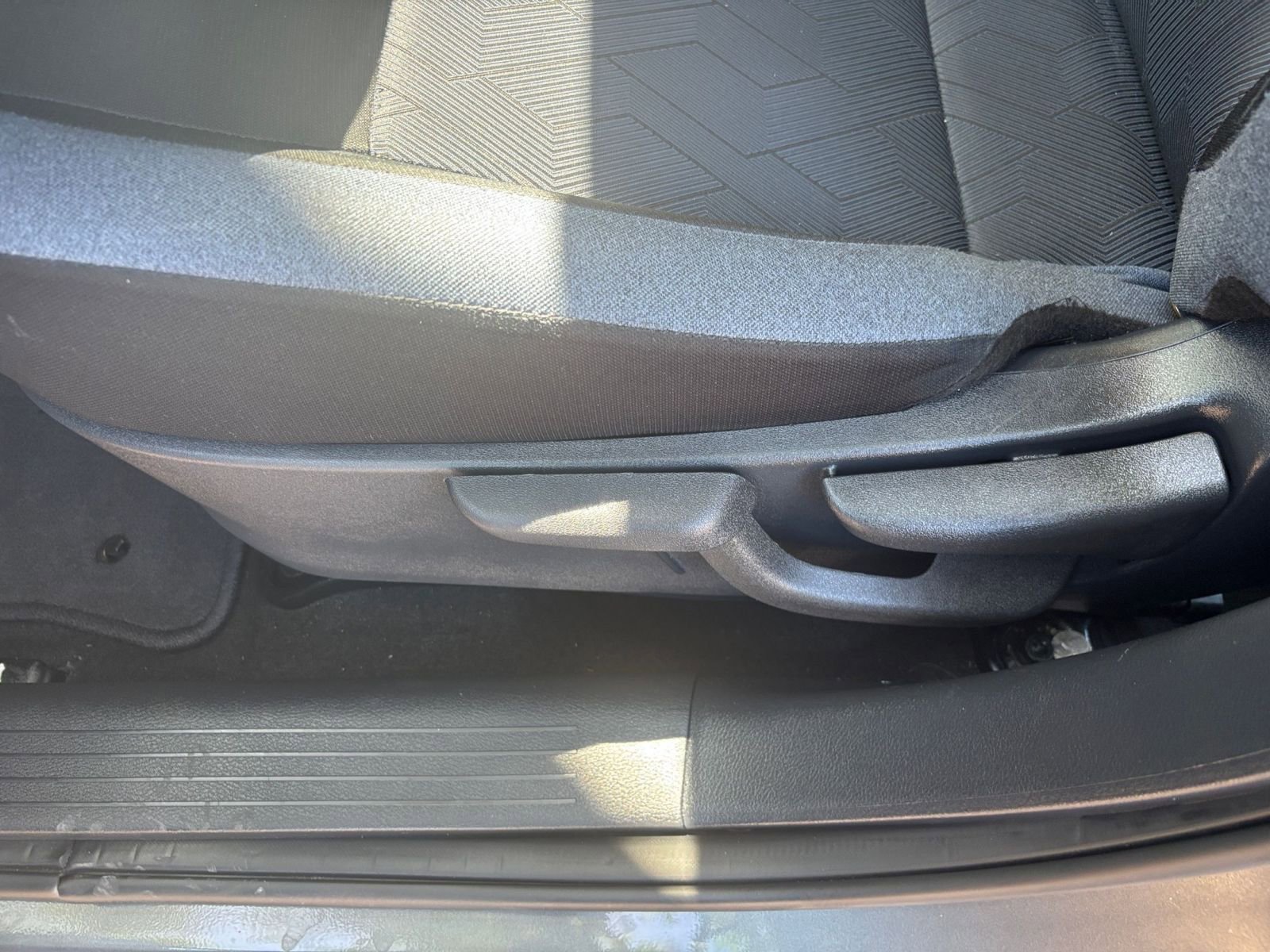 Used 2025 Nissan Versa SV FWD image 22