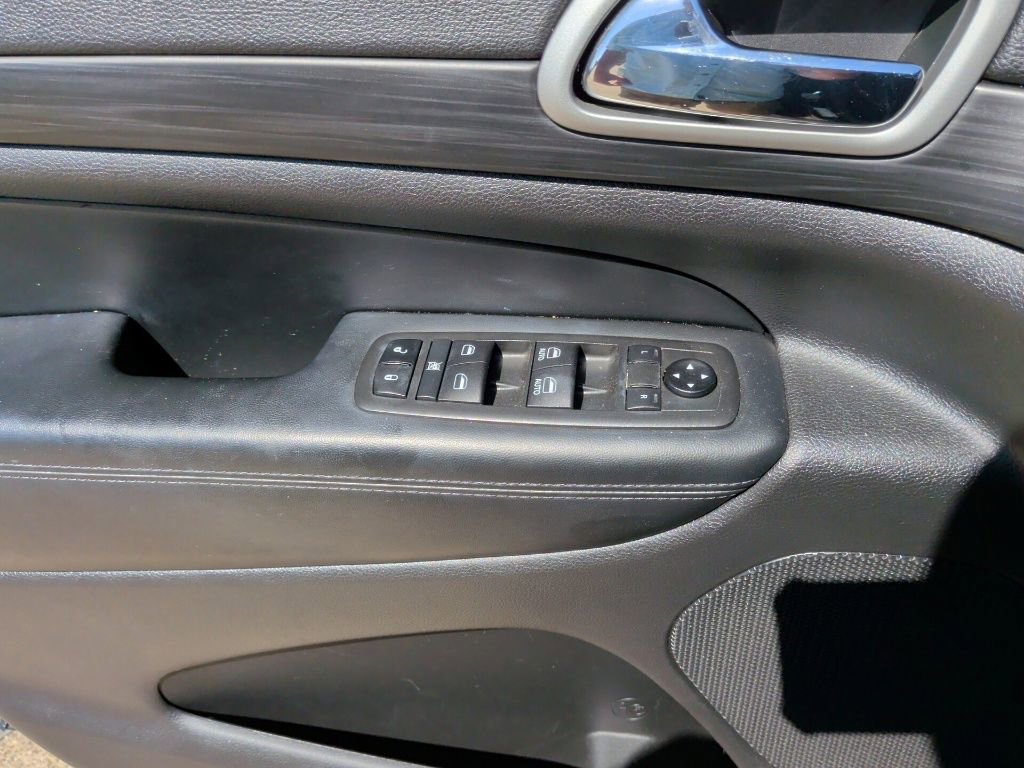 Used 2021 Jeep Grand Cherokee Laredo image 11