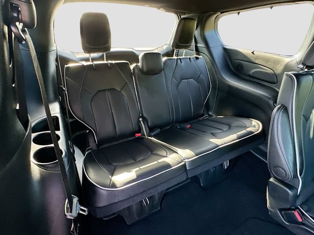 Used 2025 Chrysler Pacifica Limited w/ Uconnect Theater Family Group AWD/4WD image 31
