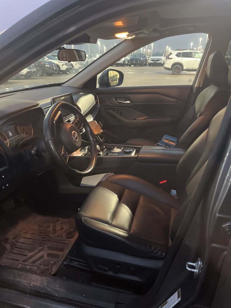 Used 2023 Nissan Rogue SV w/ SV Premium B Package image 7