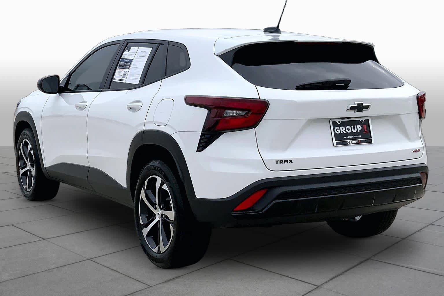 Used 2025 Chevrolet Trax RS w/ Sunroof Package FWD image 12
