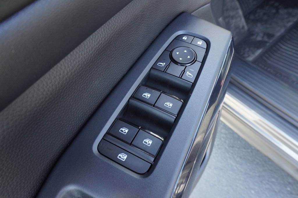 New 2025 Nissan Pathfinder SV image 16