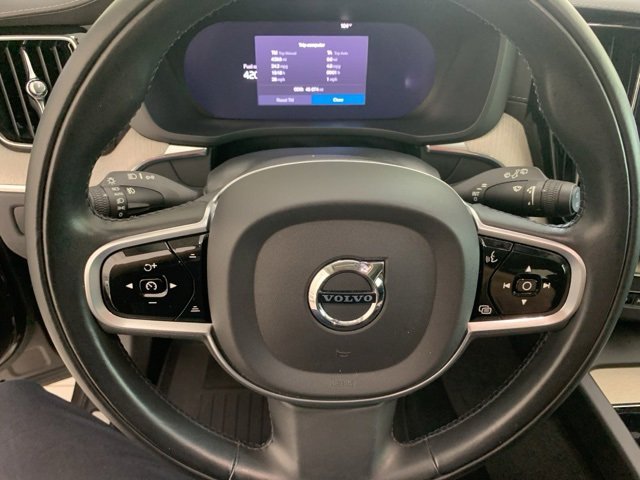Certified 2022 Volvo XC60 B5 Inscription w/ Climate Package image 12