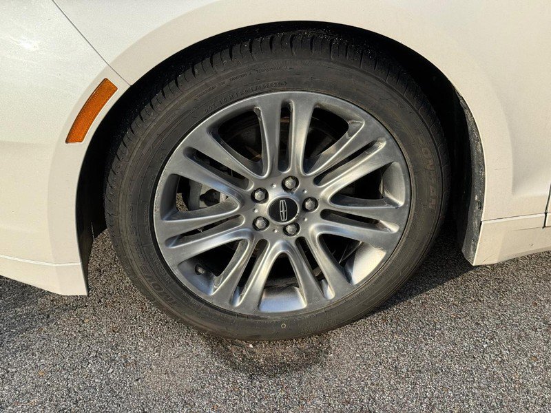 Used 2015 Lincoln MKZ FWD image 2