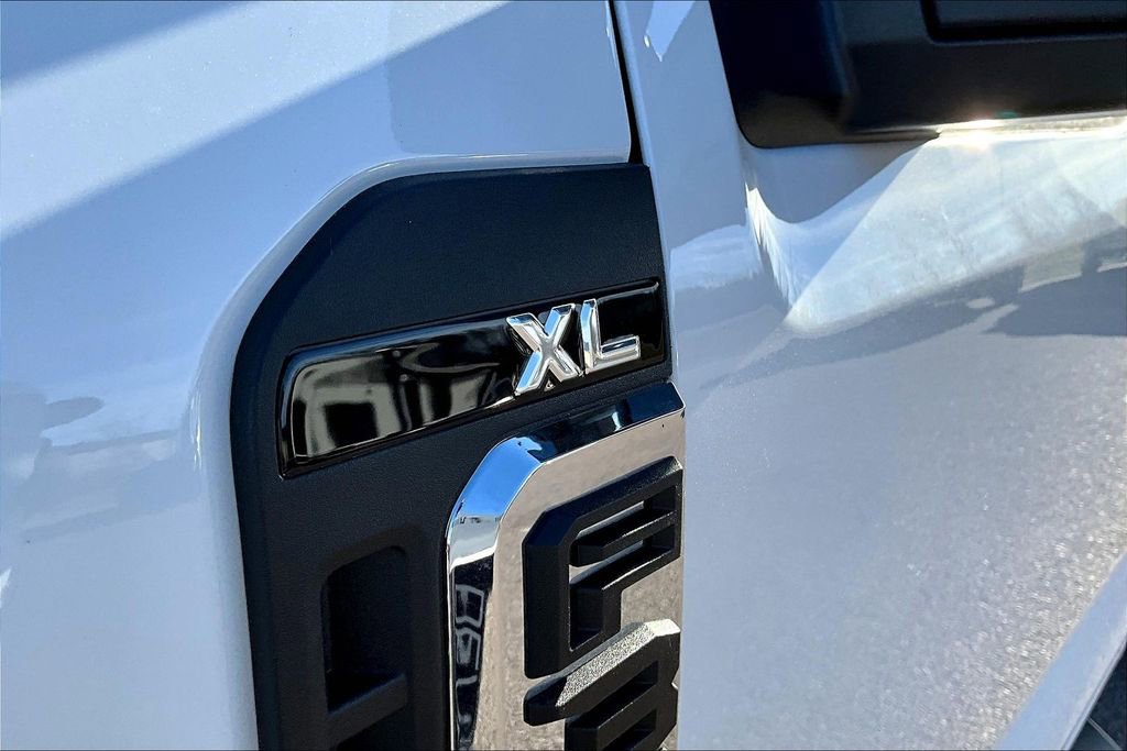 New 2026 Ford F350 XL w/ XL Off-Road Package AWD/4WD image 6