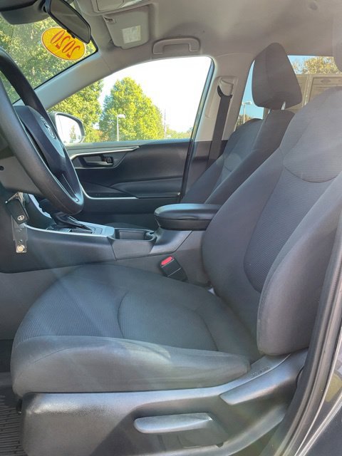 Used 2020 Toyota RAV4 LE FWD image 15