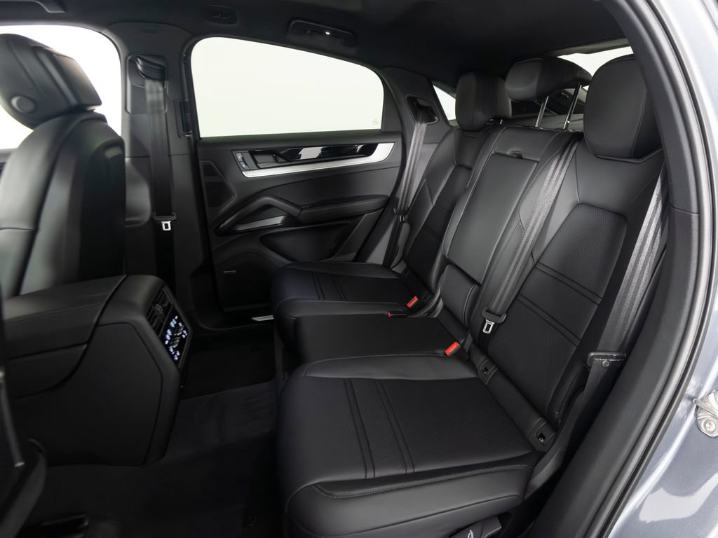New 2026 Porsche Cayenne Coupe AWD/4WD image 36