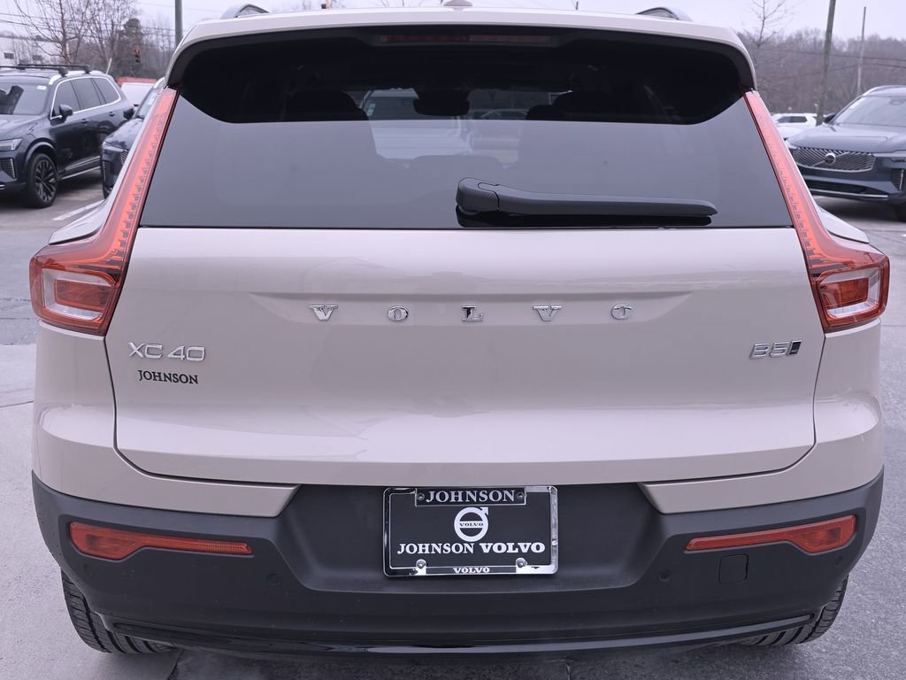 New 2026 Volvo XC40 B5 Core w/ Protection Package image 6