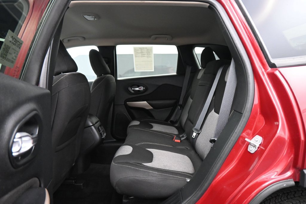 Used 2017 Jeep Cherokee Sport FWD image 13