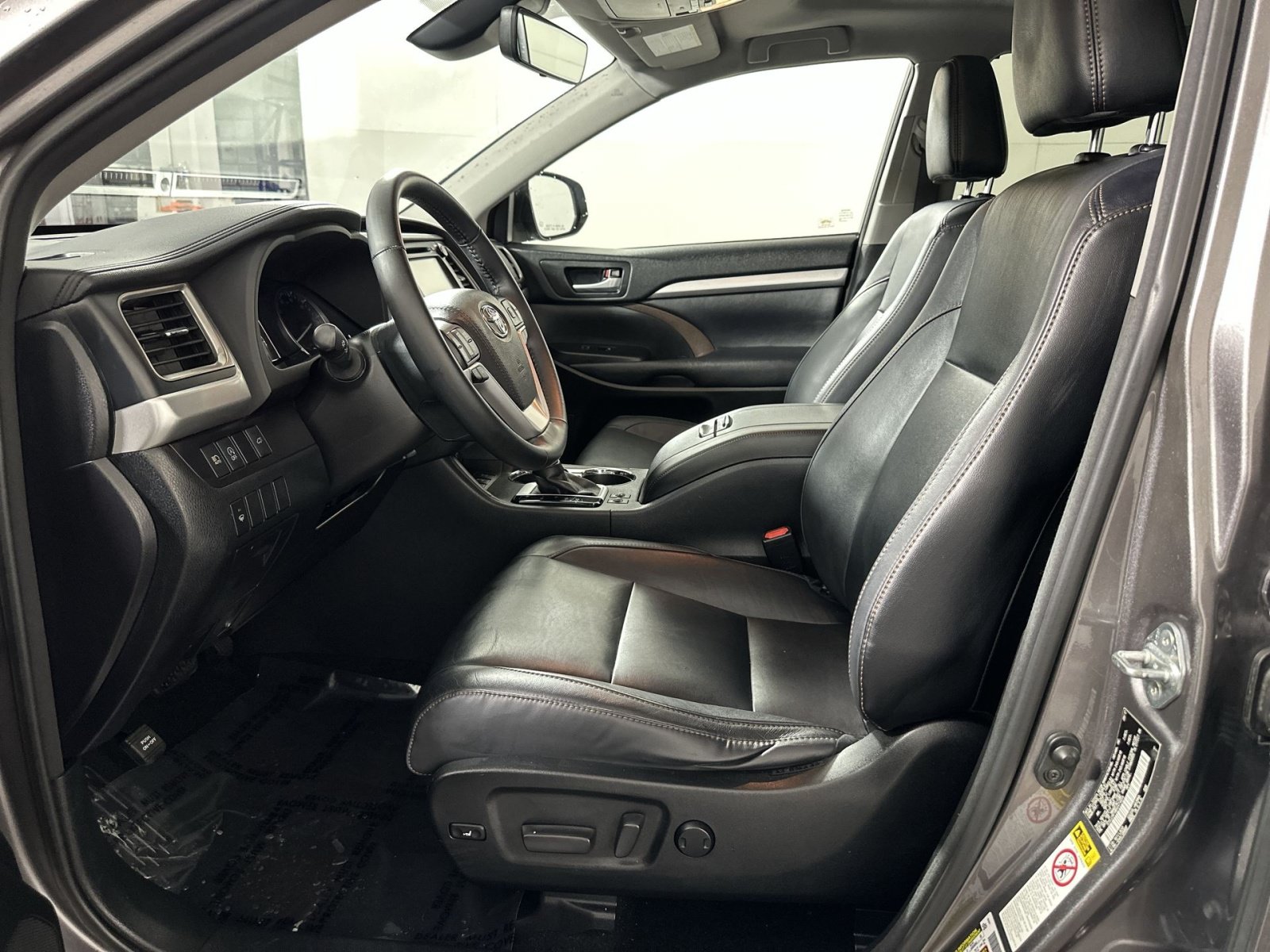 Used 2017 Toyota Highlander XLE AWD/4WD image 13