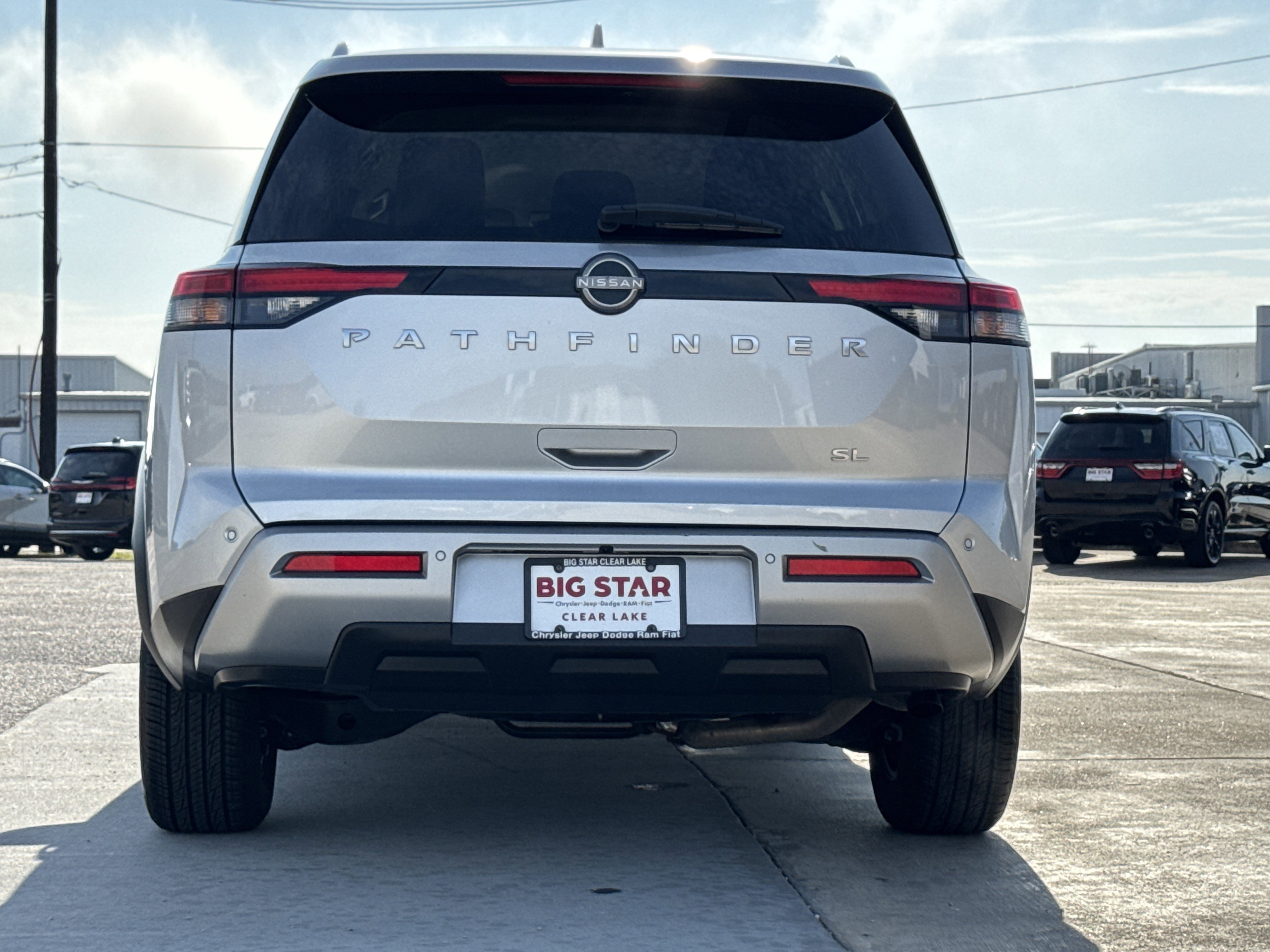 Used 2025 Nissan Pathfinder SL image 9