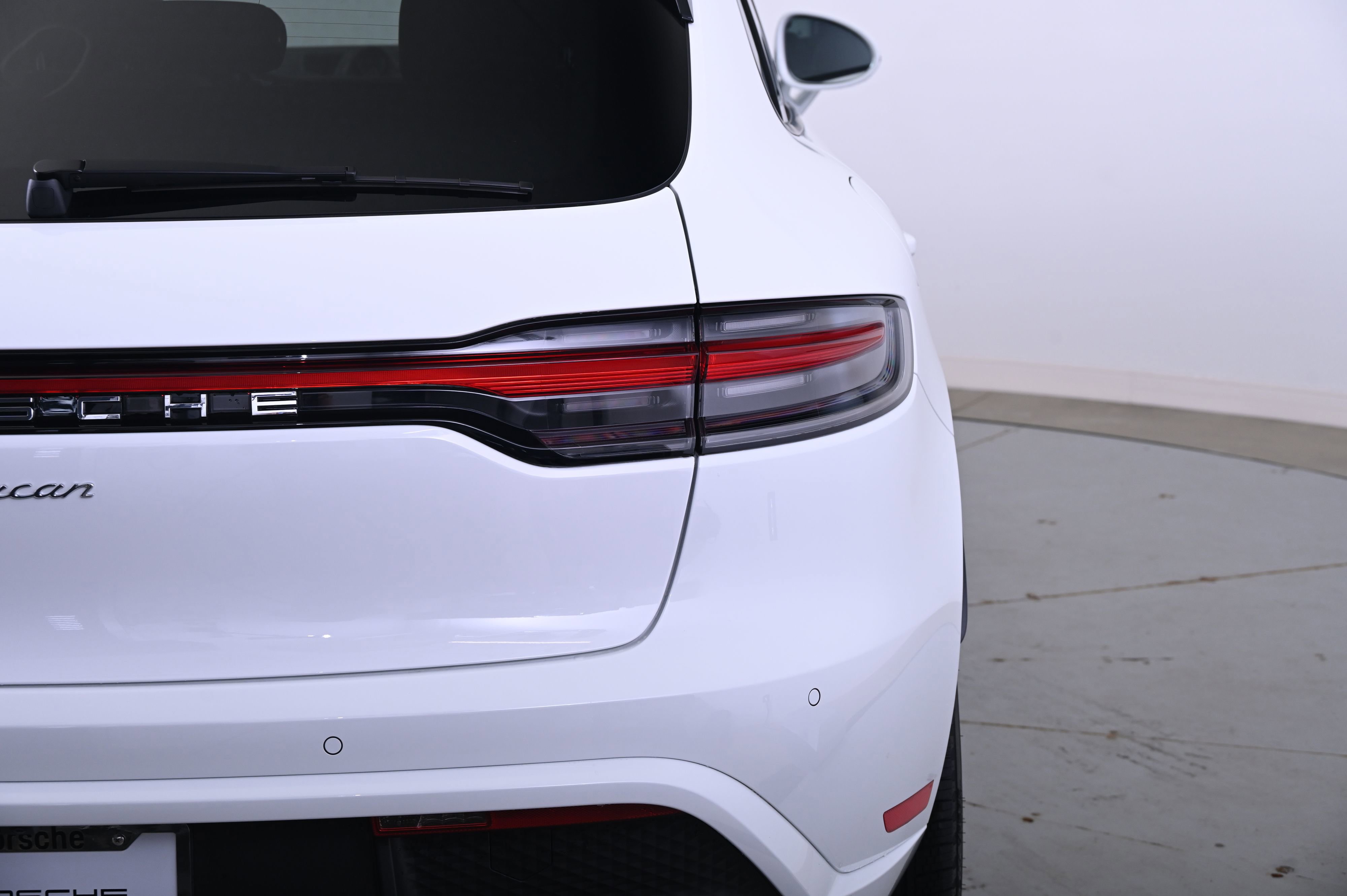 Certified 2025 Porsche Macan image 14