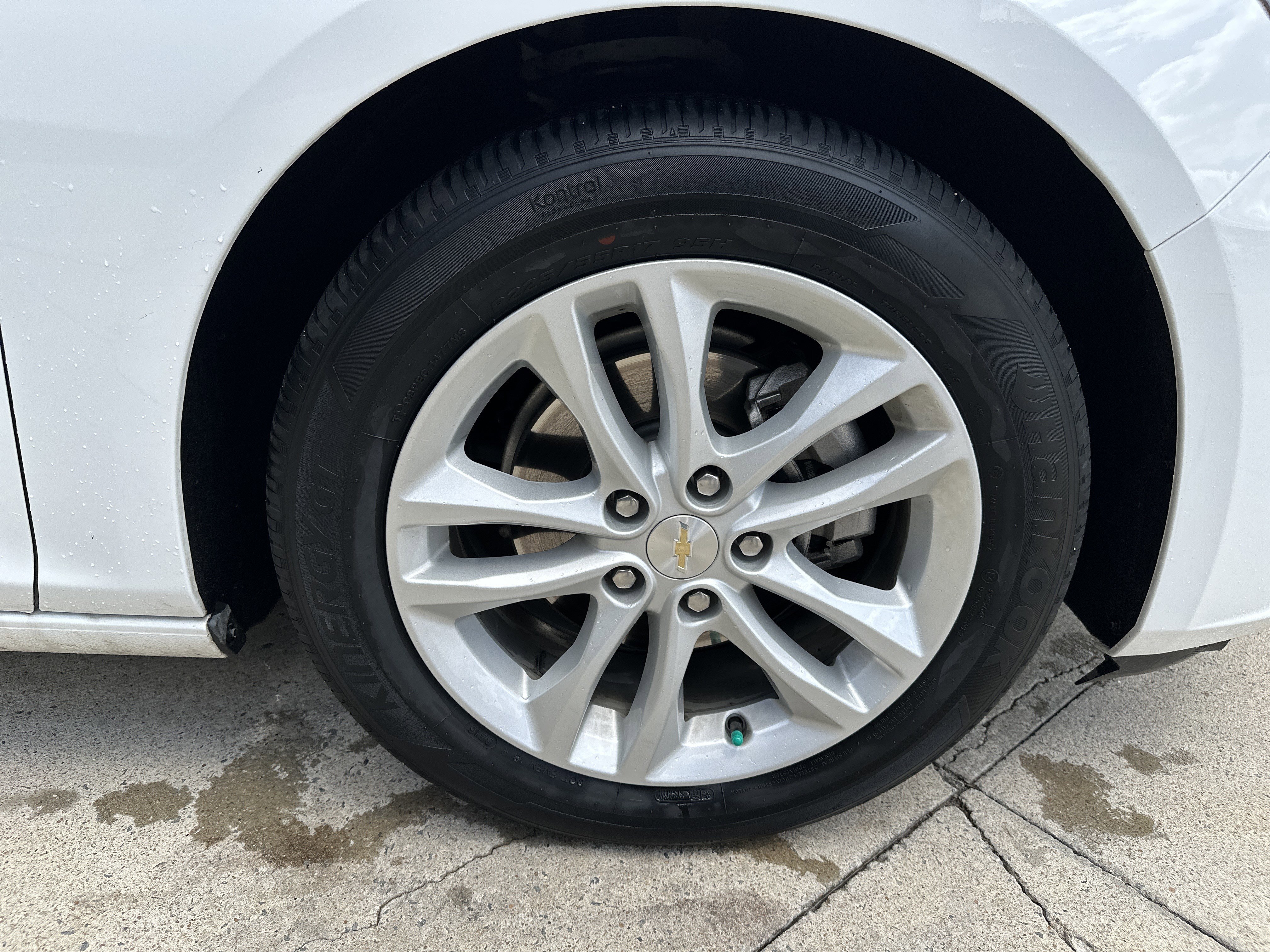 Used 2017 Chevrolet Malibu LT FWD image 14