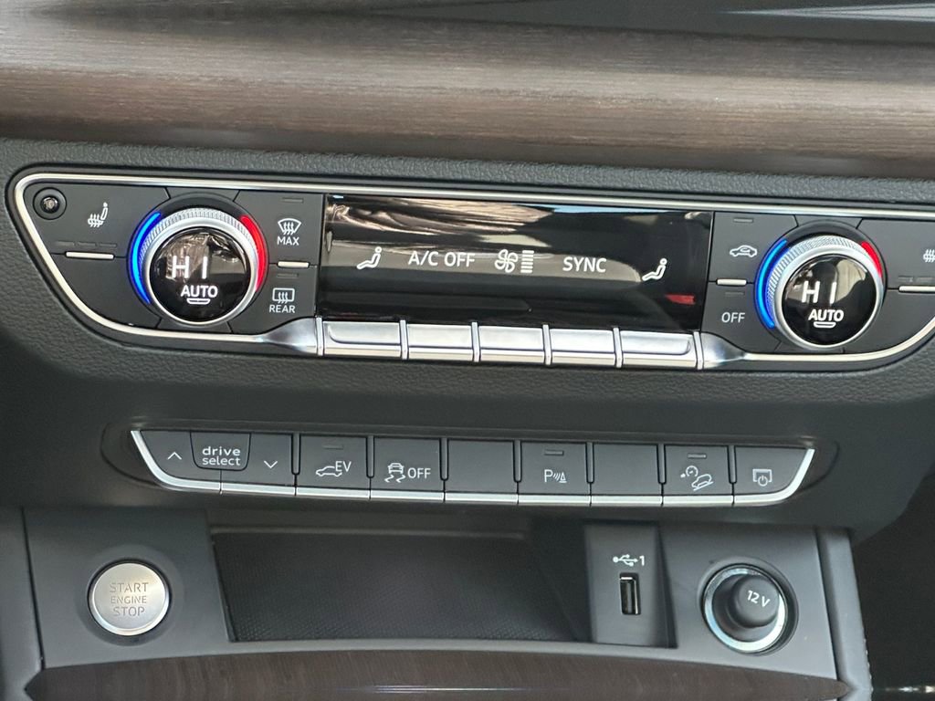 Used 2024 Audi Q5 e Premium Plus w/ Premium Plus Package image 16