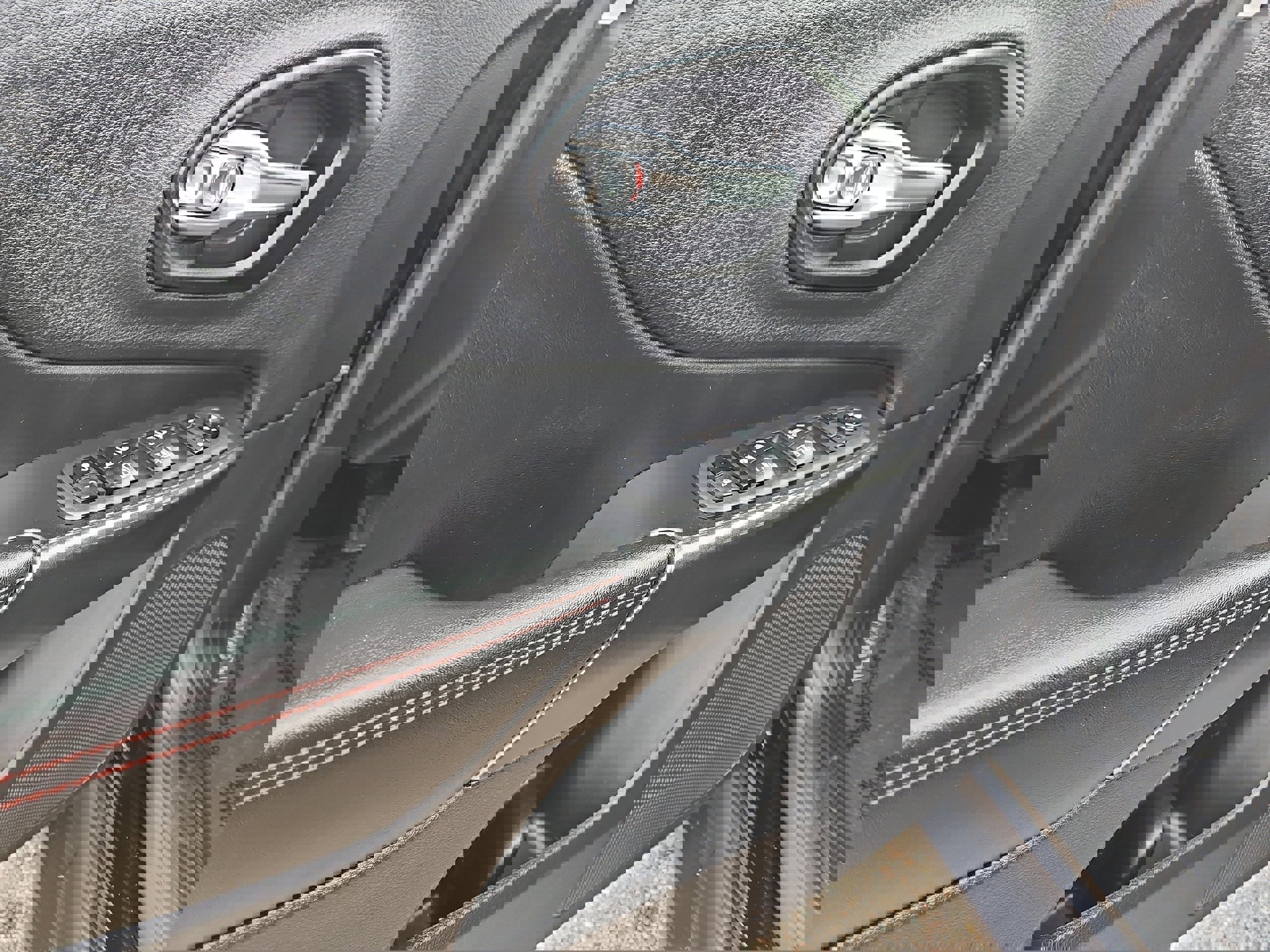 Used 2021 Jeep Cherokee Trailhawk image 8