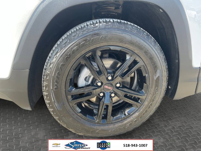 Used 2024 GMC Terrain AT4 w/ Tech Package AWD/4WD image 9