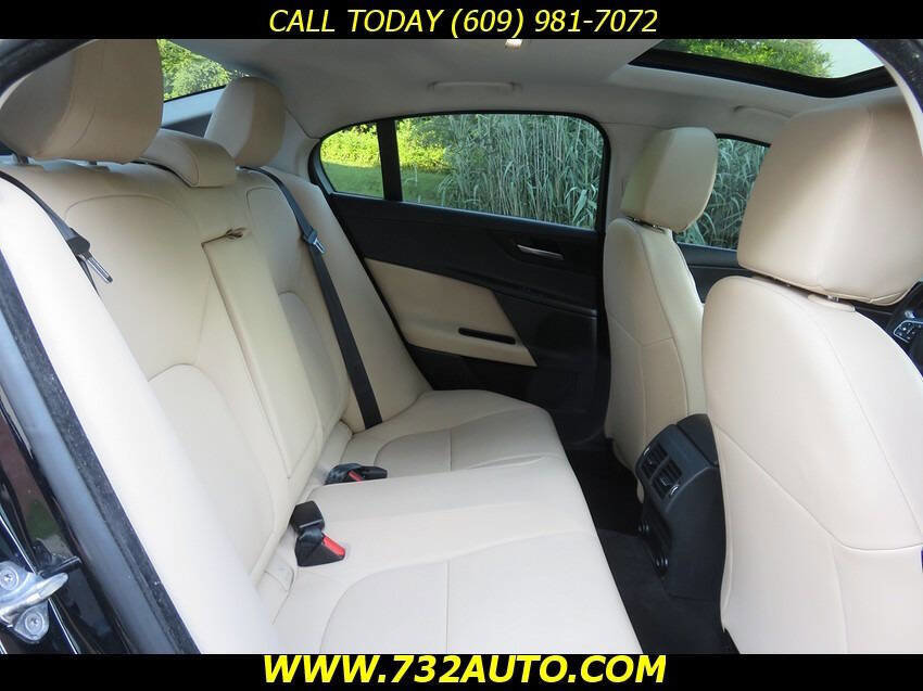 Used 2017 Jaguar XE image 28