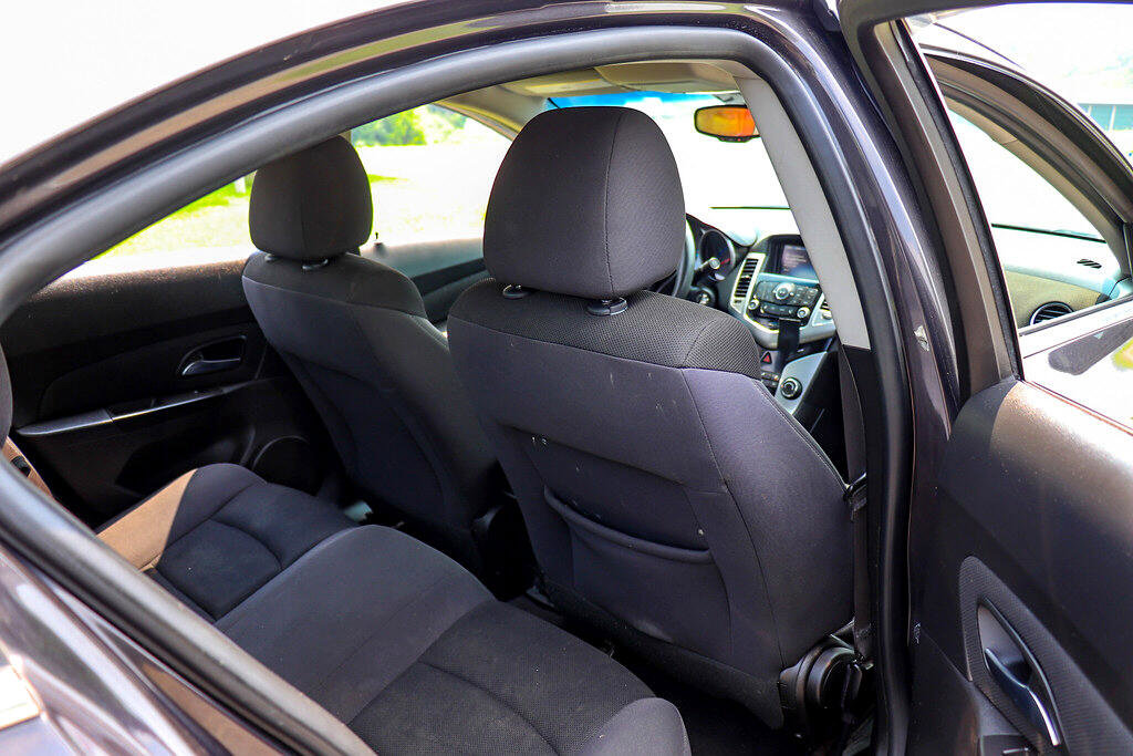 Used 2015 Chevrolet Cruze LT w/ Technology Package image 23