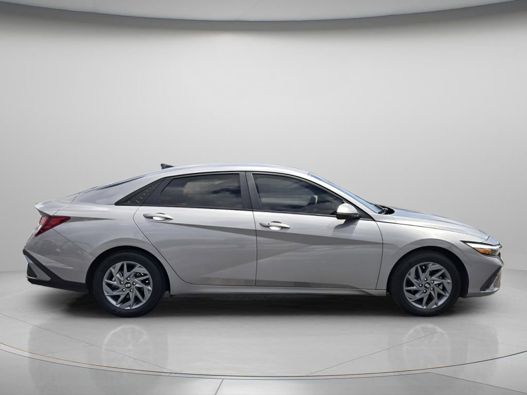 Certified 2024 Hyundai Elantra SEL FWD image 4