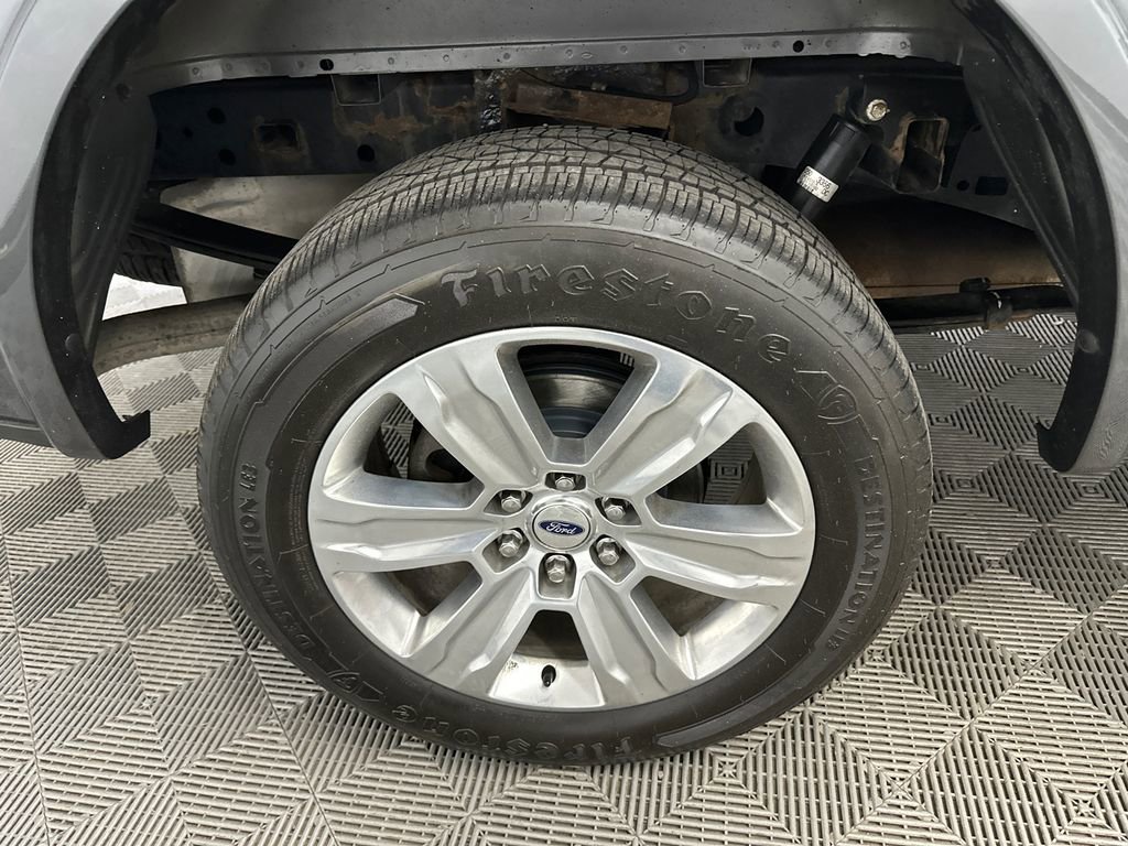 Used 2018 Ford F150 Platinum w/ Equipment Group 701A Luxury AWD/4WD image 19