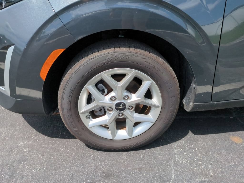Certified 2025 Kia Soul LX w/ LX Technology Package FWD image 18